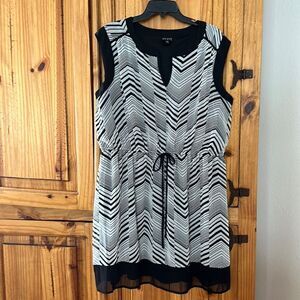 ****** 5 for $25 En Focus Fully Lined Black and White Dress